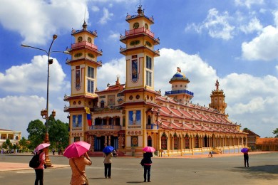 Cao Dai Temple & Cu Chi Tunnels Day Tour from HCM City